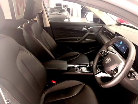 2026-MG-HS-15T-Luxury-Auto_26