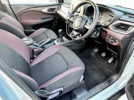 2025-Toyota-Starlet-Cross-15XS_10