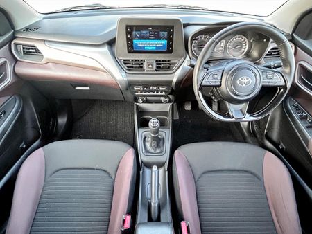 2025-Toyota-Starlet-Cross-15XS_11