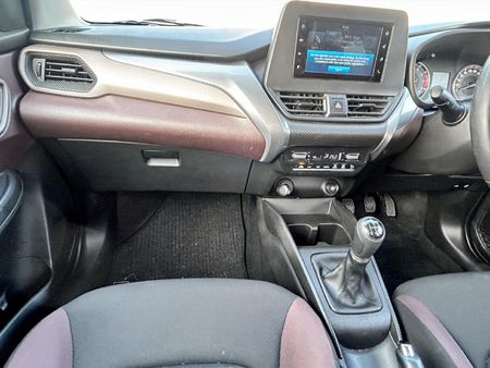 2025-Toyota-Starlet-Cross-15XS_13