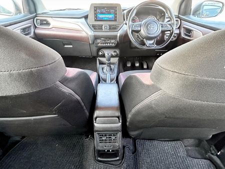 2025-Toyota-Starlet-Cross-15XS_14