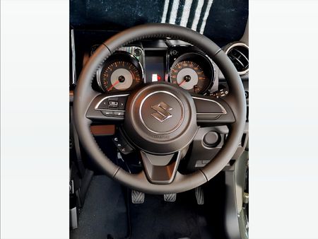 2026-Suzuki-Jimny-15-GLX_12