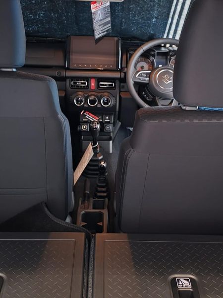 2026-Suzuki-Jimny-15-GLX_13