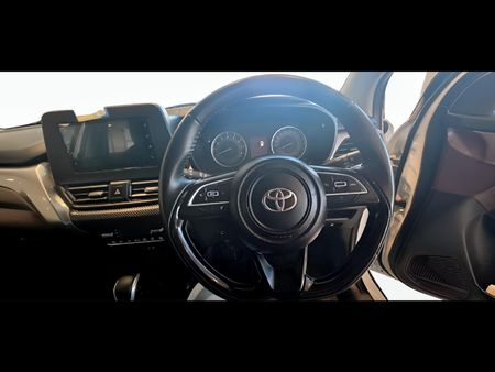 2025-Toyota-Starlet-Cross-15XS-Auto_15