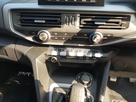 2026-Peugeot-Landtrek-19D-Active-Double-Cab-4x4_14