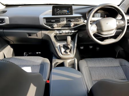 2026-Peugeot-Landtrek-19D-Active-Double-Cab-4x4_6