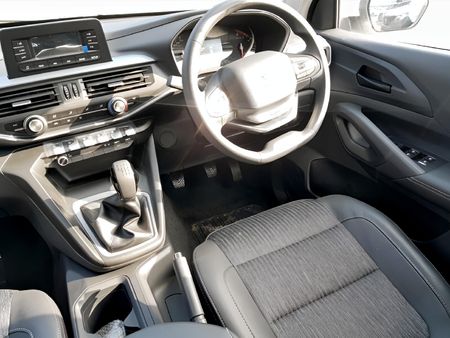 2026-Peugeot-Landtrek-19D-Active-Double-Cab-4x4_8