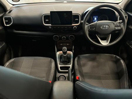 2022-Hyundai-Venue-10-TGDI-Fluid_11