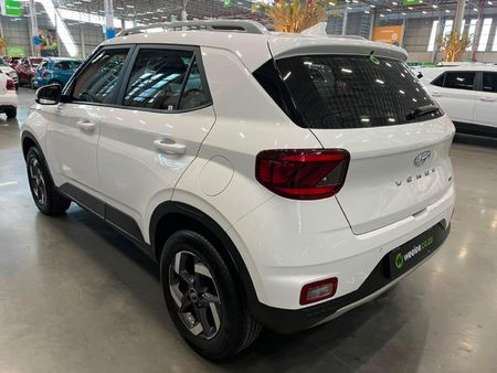 2022-Hyundai-Venue-10-TGDI-Fluid_4