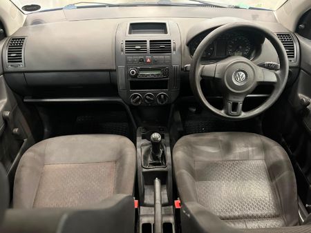 2010-Volkswagen-Polo-14-Trendline-5-dr_9
