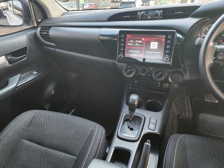 2024-Toyota-Hilux-24-GD-6-Raised-Body-Raider-Auto-Extended-Cab_10