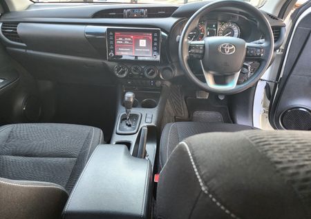 2024-Toyota-Hilux-24-GD-6-Raised-Body-Raider-Auto-Extended-Cab_11