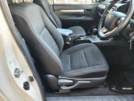 2024-Toyota-Hilux-24-GD-6-Raised-Body-Raider-Auto-Extended-Cab_5