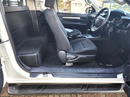 2024-Toyota-Hilux-24-GD-6-Raised-Body-Raider-Auto-Extended-Cab_7