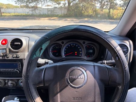 2008-Isuzu-KB-300D-Teq-Double-Cab-4x4-LX-Auto_9