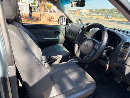 2008-Isuzu-KB-300D-Teq-Double-Cab-4x4-LX-Auto_8