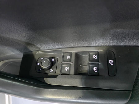 2025-Volkswagen-Polo-10-TSI-Life-Auto-DSG_14