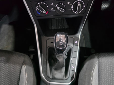 2025-Volkswagen-Polo-10-TSI-Life-Auto-DSG_8