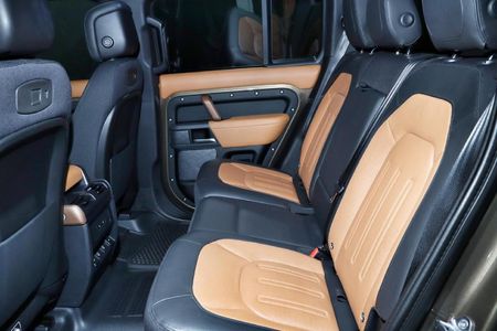 2021-Land-Rover-Defender-110-D300-X-221kW_15