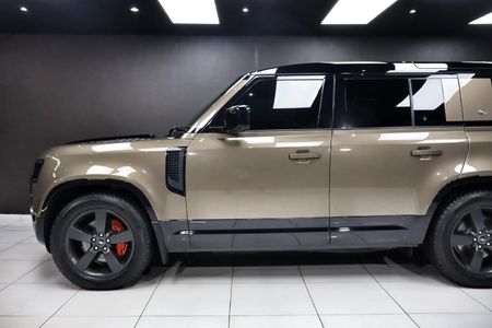 2021-Land-Rover-Defender-110-D300-X-221kW_2