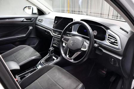 2024-Volkswagen-T-Roc-14-TSI-Design-Auto_9