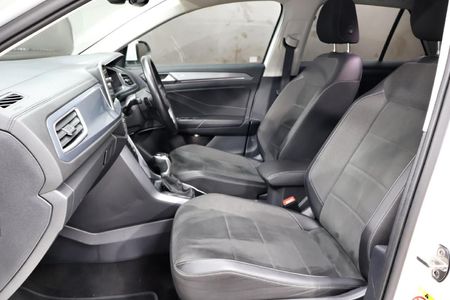 2024-Volkswagen-T-Roc-14-TSI-Design-Auto_10