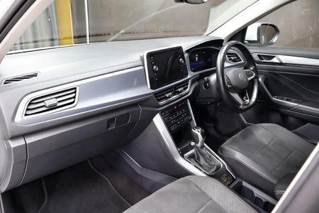 2024-Volkswagen-T-Roc-14-TSI-Design-Auto_11
