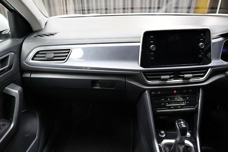 2024-Volkswagen-T-Roc-14-TSI-Design-Auto_12