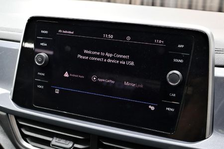2024-Volkswagen-T-Roc-14-TSI-Design-Auto_14