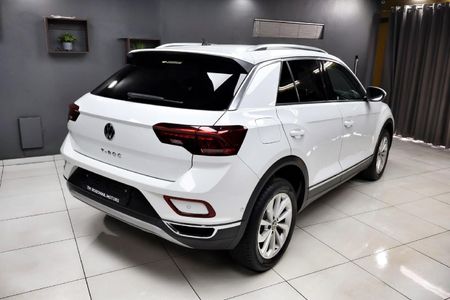 2024-Volkswagen-T-Roc-14-TSI-Design-Auto_23