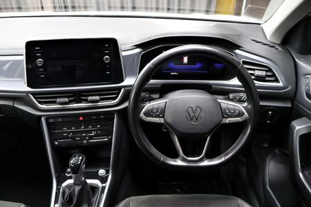 2024-Volkswagen-T-Roc-14-TSI-Design-Auto_7