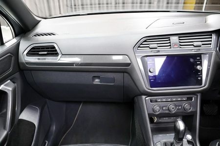 2021-Volkswagen-Tiguan-14-TSI-R-Line-DSG-Auto-110kW_12