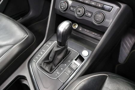 2021-Volkswagen-Tiguan-14-TSI-R-Line-DSG-Auto-110kW_15