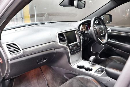 2015-Jeep-Grand-Cherokee-64-SRT_12