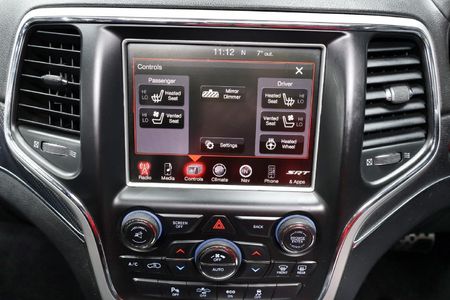 2015-Jeep-Grand-Cherokee-64-SRT_15