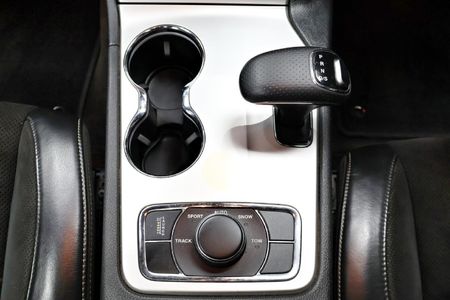 2015-Jeep-Grand-Cherokee-64-SRT_17
