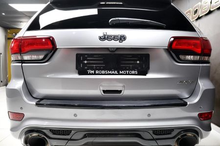 2015-Jeep-Grand-Cherokee-64-SRT_6