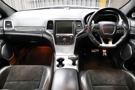 2015-Jeep-Grand-Cherokee-64-SRT_8