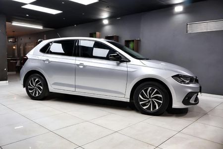 2022-Volkswagen-Polo-10-TSI-Life-Auto-DSG_25