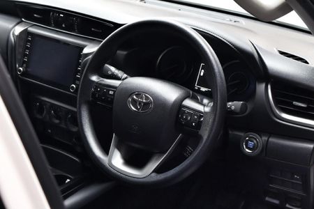 2022-Toyota-Fortuner-24-GD-6-4x4-Auto_10
