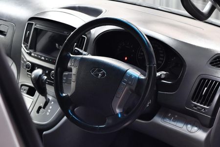 2017-Hyundai-H-1-25-CRDi-Elite-Auto_9