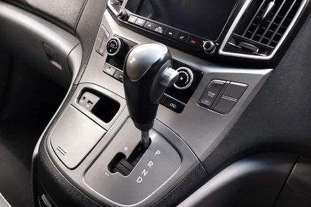 2017-Hyundai-H-1-25-CRDi-Elite-Auto_16