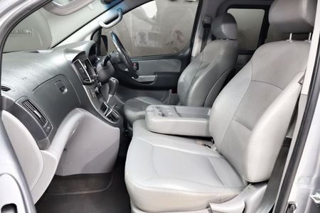 2017-Hyundai-H-1-25-CRDi-Elite-Auto_17