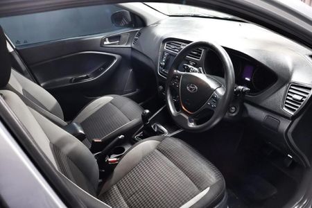 2020-Hyundai-i20-12-Fluid_9
