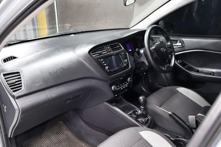 2020-Hyundai-i20-12-Fluid_10