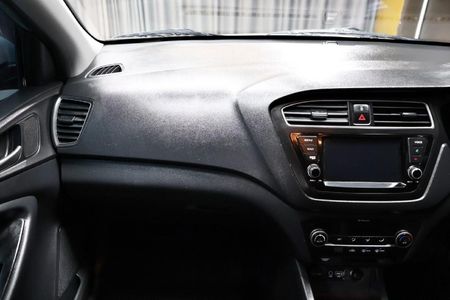 2020-Hyundai-i20-12-Fluid_13