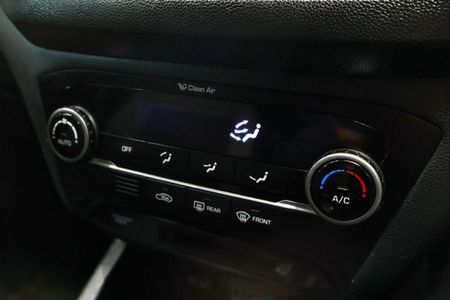 2020-Hyundai-i20-12-Fluid_16