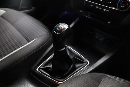 2020-Hyundai-i20-12-Fluid_17