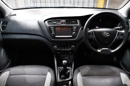 2020-Hyundai-i20-12-Fluid_7