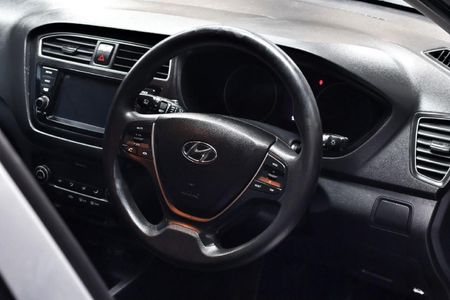2020-Hyundai-i20-12-Fluid_8